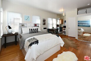 26 Breeze Ave in Los Angeles, CA - Building Photo