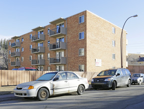 Sterling Manor in Calgary, AB - Building Photo - Building Photo