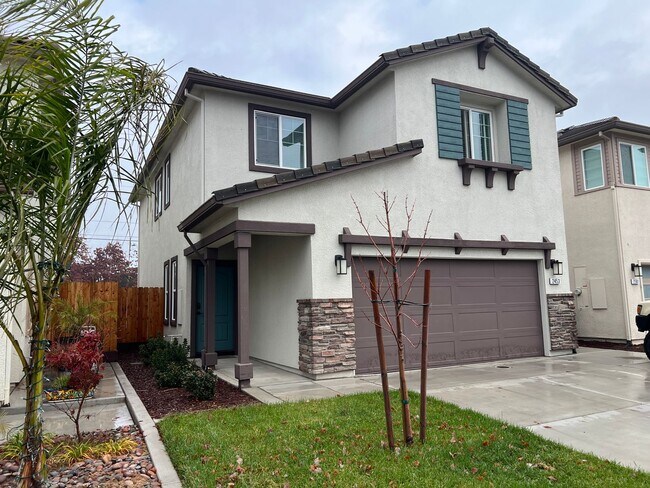 property at 2453 Chandon Cir