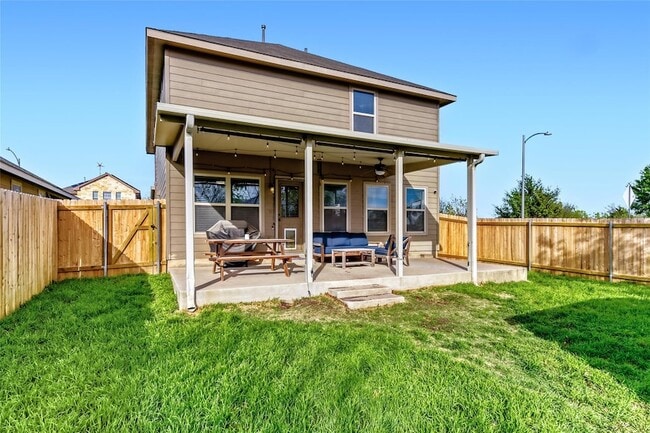 7233 Crestone Rd in Austin, TX - Building Photo - Building Photo