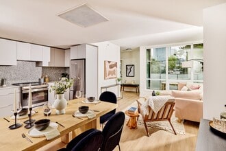 Comma King George in Surrey, BC - Building Photo - Building Photo
