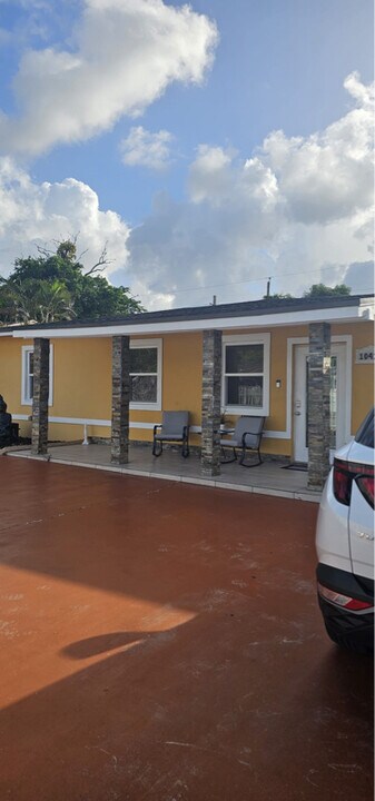 10412 NW 31st Ct in Miami, FL - Building Photo