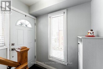 25 Hun Crescent in Toronto, ON - Building Photo - Building Photo