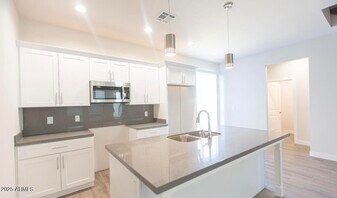 1850 N 51st St in Phoenix, AZ - Building Photo