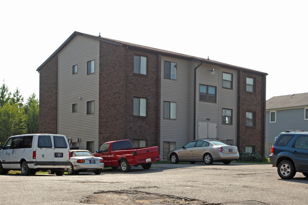 3502-3506 Tabor Ct in New Albany, IN - Building Photo