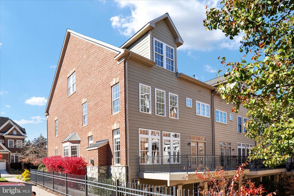 18334 Buccaneer Terrace in Leesburg, VA - Building Photo