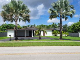 10605 SW 112th St in Miami, FL - Building Photo