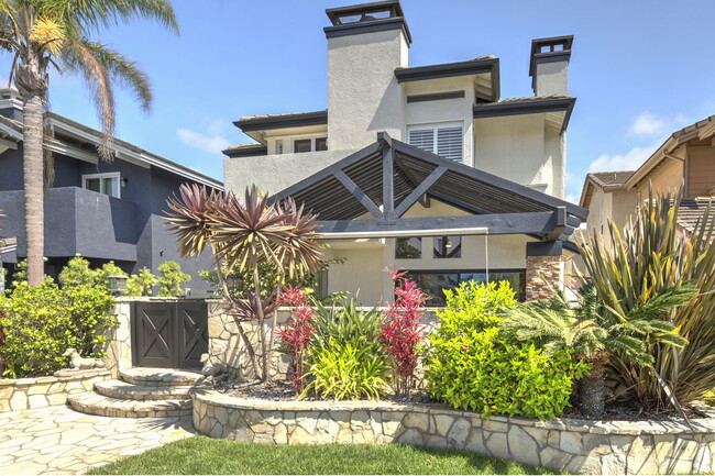 1912 Pine St in Huntington Beach, CA - Foto de edificio - Building Photo