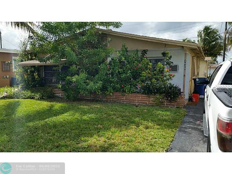 2625 NW 68th Ave in Sunrise, FL - Foto de edificio