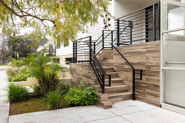 Full 4BR Units + Co-Living Available in Los Angeles, CA - Building Photo - Building Photo