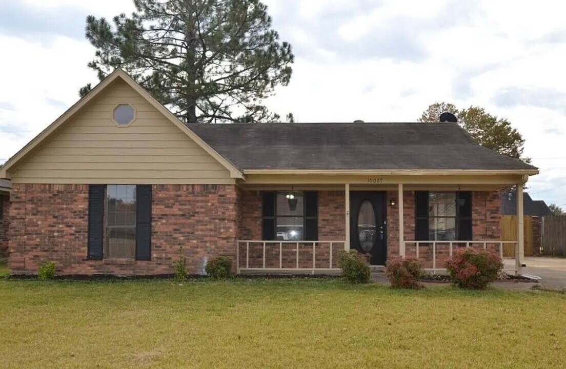10087 Hyman Dr in Olive Branch, MS - Building Photo