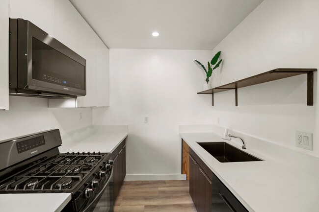 2561 W Ave 30, Unit 7 in Los Angeles, CA - Building Photo - Building Photo