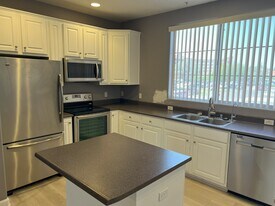 4455 E Paradise Village Pky S, Unit #1081 in Phoenix, AZ - Building Photo