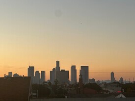 935 Marietta St in Los Angeles, CA - Building Photo