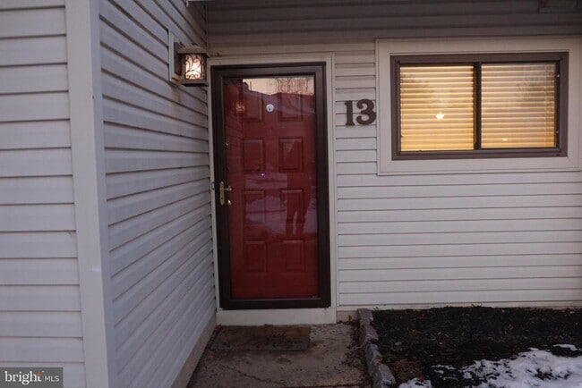 13 Tulip Ct in Mount Laurel, NJ - Building Photo - Building Photo