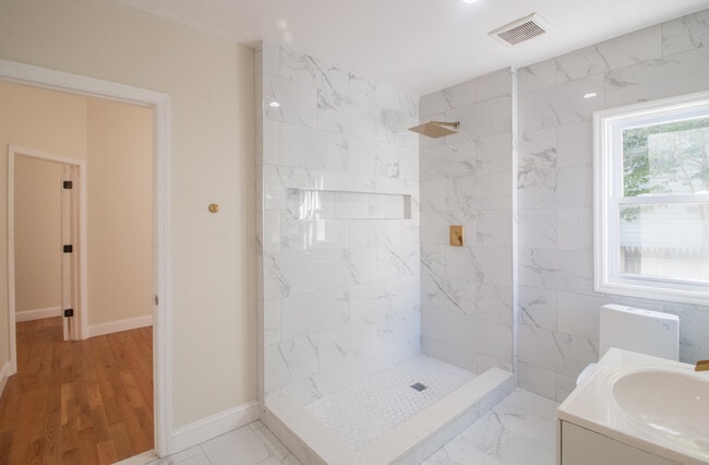 187-189 Littleton Ave, Unit #1 in Newark, NJ - Building Photo - Building Photo