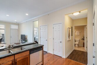 252 Stetson St, Unit 204 in Cincinnati, OH - Foto de edificio - Building Photo