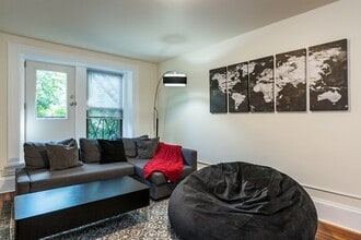 1487 Beacon St, Unit 4 in Brookline, MA - Building Photo - Building Photo