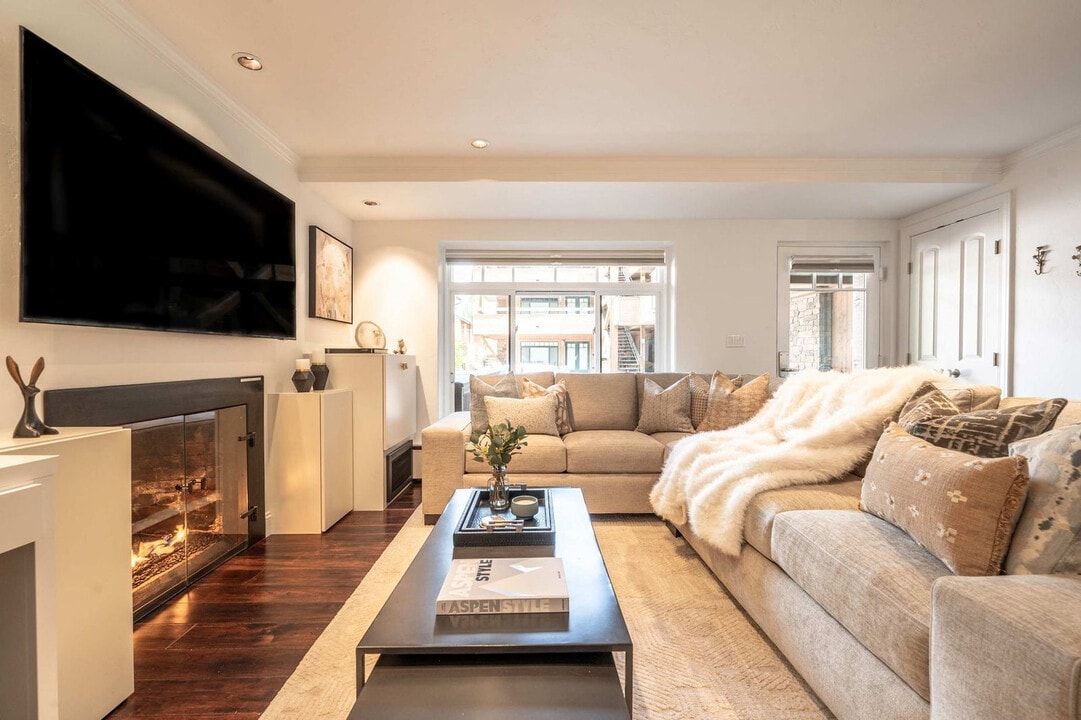 747 S Galena St in Aspen, CO - Building Photo