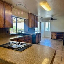 474 Lodgeview Dr in Oroville, CA - Building Photo - Building Photo