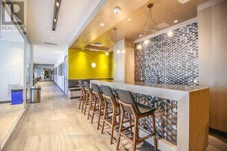 128 Fairview Mall Dr in Toronto, ON - Building Photo - Building Photo