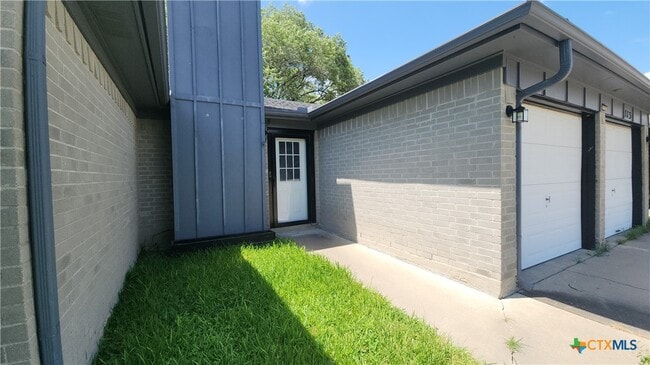 413 Stone Gate Dr in Victoria, TX - Building Photo - Building Photo