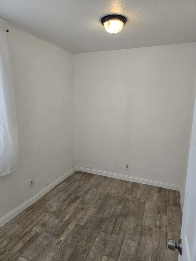 18 E 56th St, Unit A