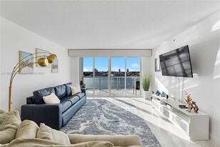 17050 N Bay Rd in Sunny Isles Beach, FL - Building Photo