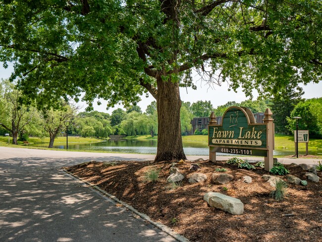 Fawn Lake Apartments in Olmsted Falls, OH - Building Photo - Building Photo