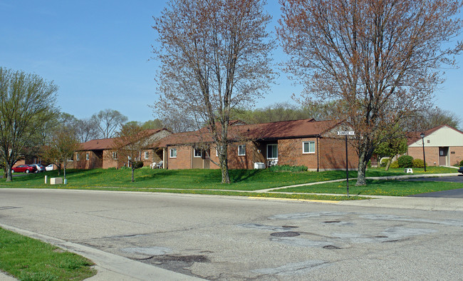 Senior Citizen in New Carlisle, OH - Foto de edificio - Building Photo