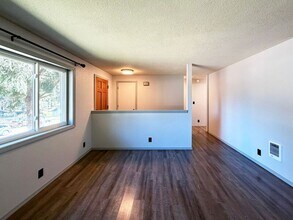 24712 Parkside Dr in Veneta, OR - Building Photo - Building Photo