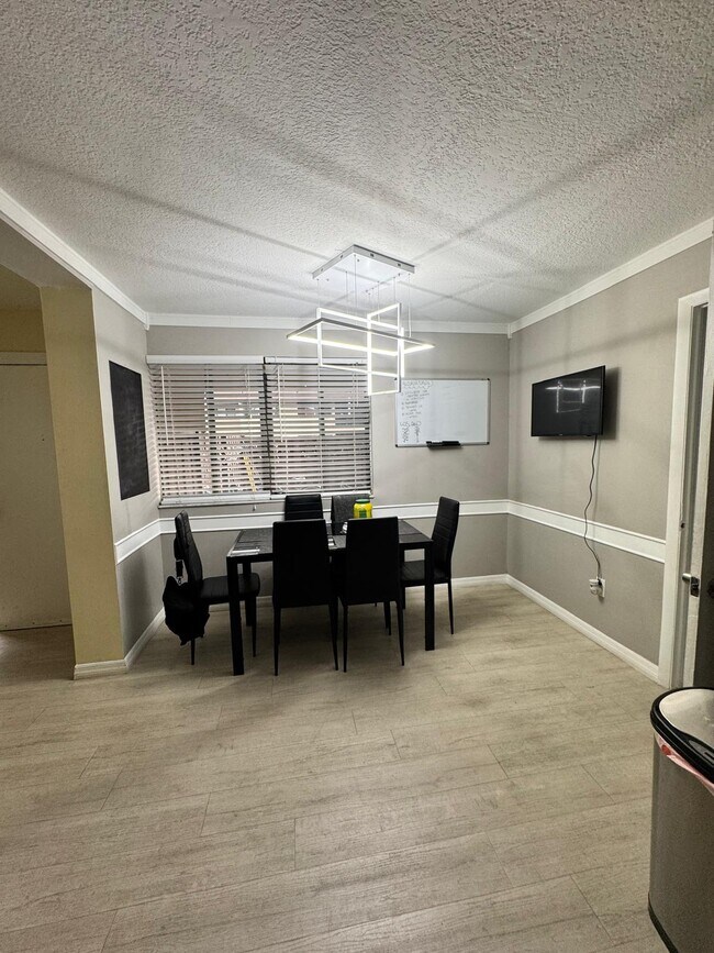781 Village Lake Ter N in St. Petersburg, FL - Building Photo - Building Photo