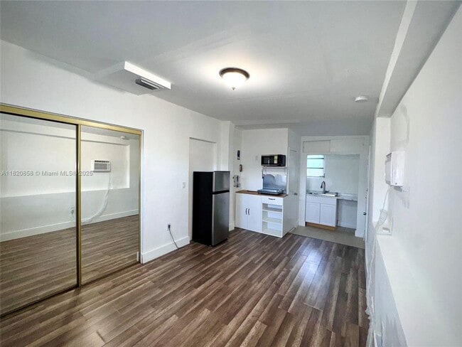 2331 NW Flagler Terrace in Miami, FL - Building Photo - Building Photo