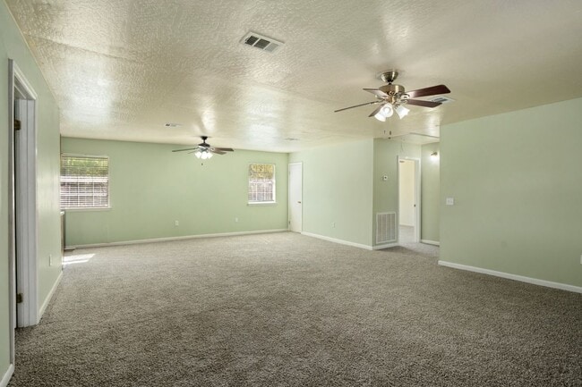 155 Goodluck Rd in Petal, MS - Foto de edificio - Building Photo