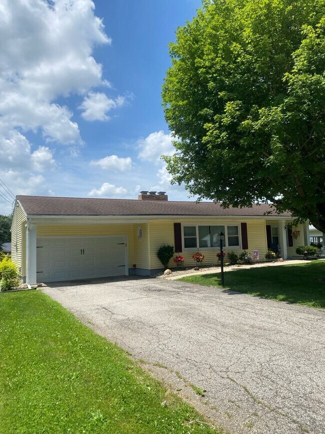 90 Bethel Ln in Ontario, OH - Building Photo - Building Photo