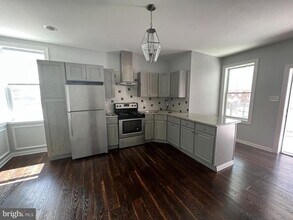2084 E Allegheny Ave in Philadelphia, PA - Building Photo - Building Photo