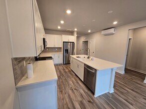 14598 Westminster Way N in Shoreline, WA - Building Photo - Building Photo