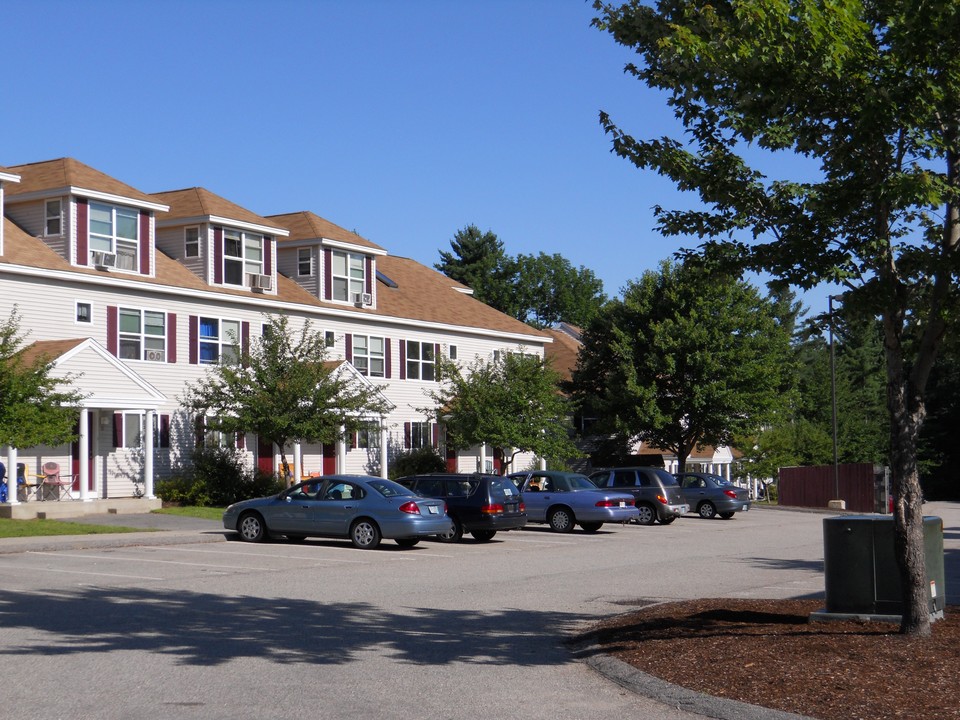 Addison Place in Dover, NH - Building Photo