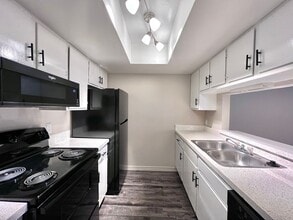 Inertio Apartments in Tampa, FL - Building Photo - Interior Photo