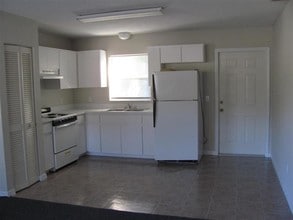 640 NE 10th Street in Crystal River, FL - Foto de edificio - Building Photo