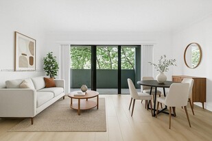 9375 Fontainebleau Blvd in Miami, FL - Building Photo