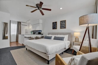 851 N Surf Rd in Hollywood, FL - Building Photo - Building Photo