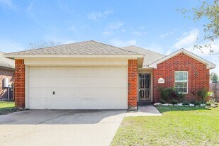 11747 Elizabeth Ct in Pinehurst, TX - Building Photo