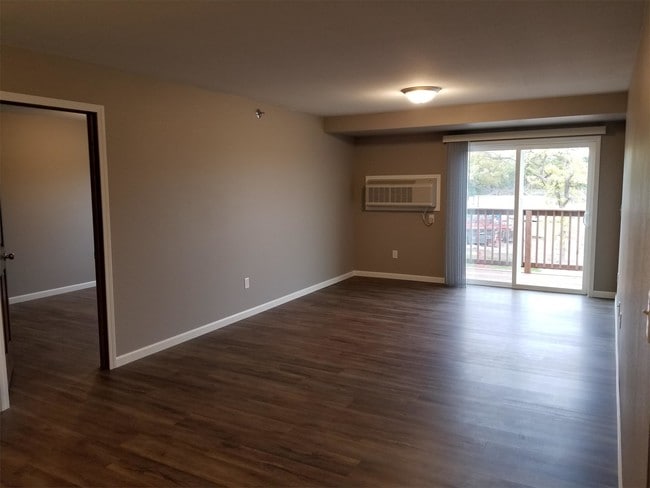 1770 10th Ave E-Unit -214 in Alexandria, MN - Building Photo - Building Photo