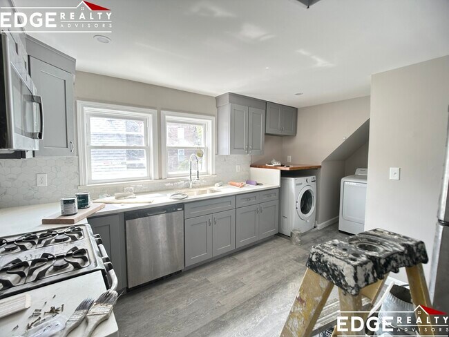 16 Long Ave, Unit 3 in Boston, MA - Building Photo - Building Photo