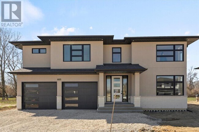 2556 Mayfair South Ave in Lasalle, ON - Building Photo - Building Photo