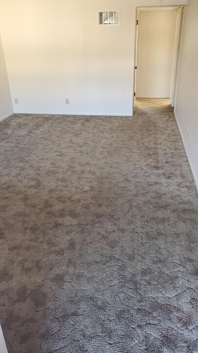 639 E 10th St-Unit -VMA205 in York, NE - Building Photo