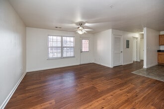 Oak Crest Apartments in Knoxville, TN - Building Photo - Interior Photo
