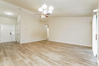 1878 Shannon Lake Dr in Middleburg, FL - Building Photo - Building Photo