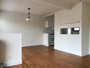 921 W Oakdale Ave, Unit 1B in Chicago, IL - Foto de edificio - Building Photo